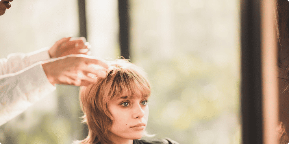 Tutoriel pour lisser des cheveux courts sans les abîmer